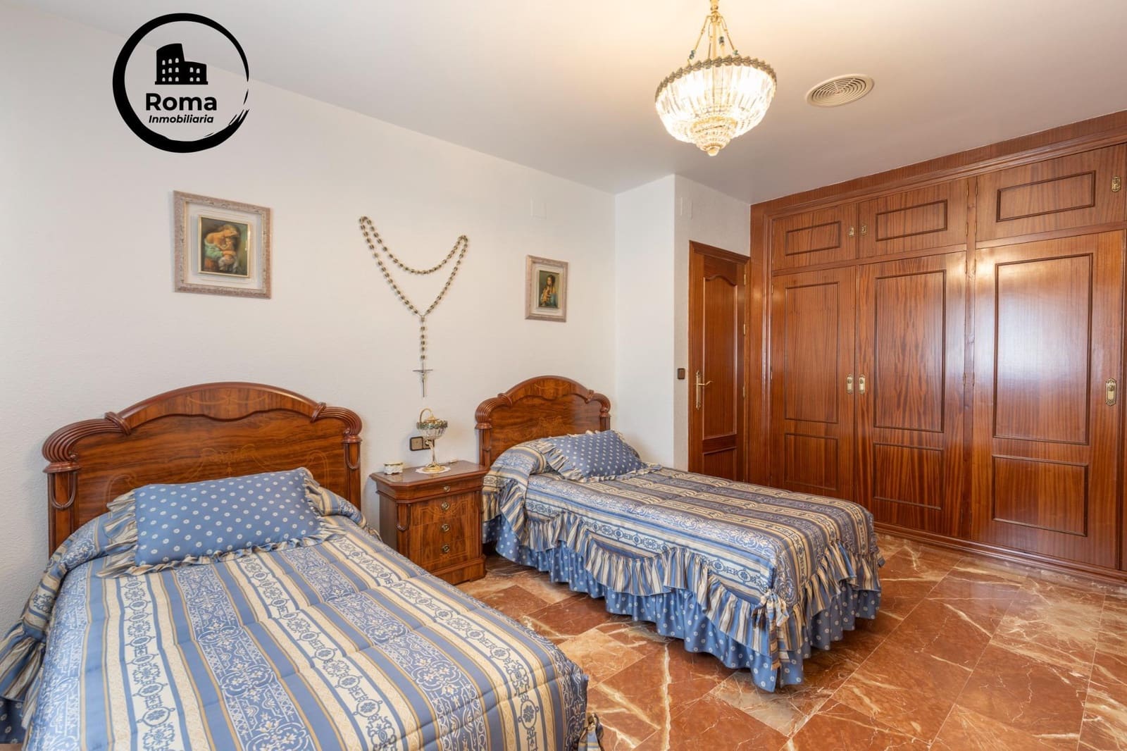 Pareado de 10 habitaciones en Jun en venta con garaje - 540.000 € (Ref: 9466060)