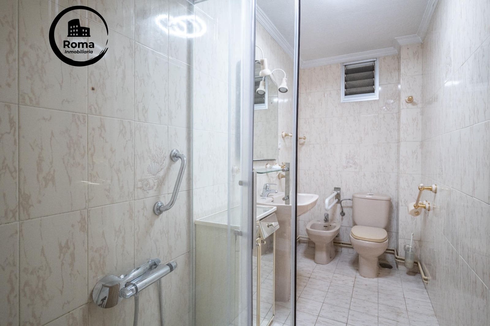 Piso de 4 habitaciones en Granada ciudad en venta - 285.000 € (Ref: 9473066)