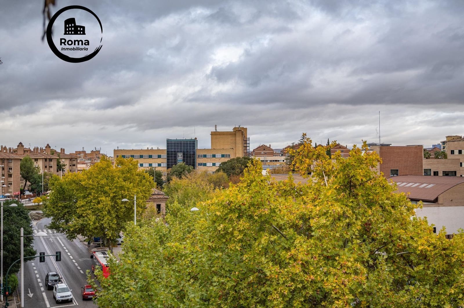 Piso de 4 habitaciones en Granada ciudad en venta - 285.000 € (Ref: 9473066)