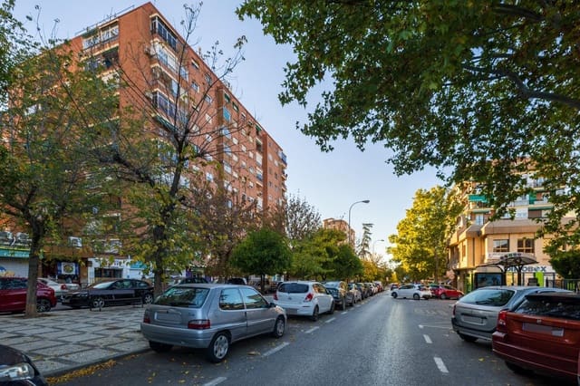 Komercyjne na sprzedaż w Miasto Grenada - 95 000 € (Ref: 9473070)