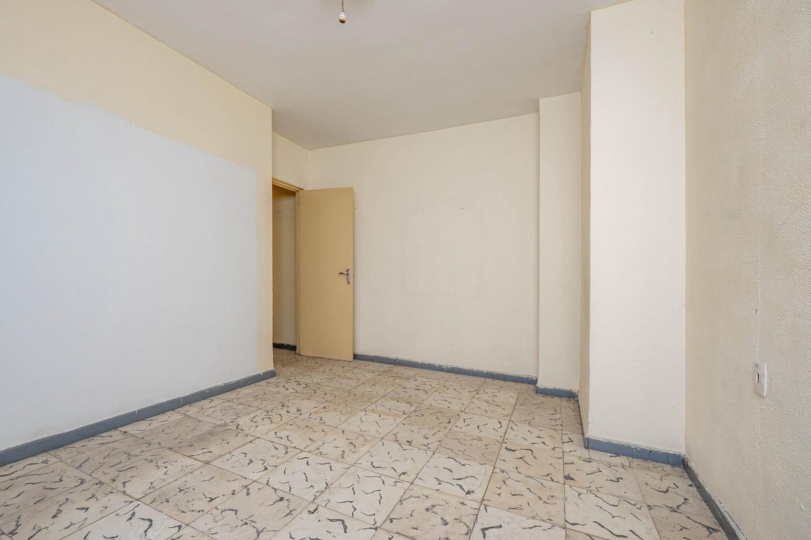 4 sovrum Lägenhet till salu i Granada stad - 135 000 € (Ref: 9473077)