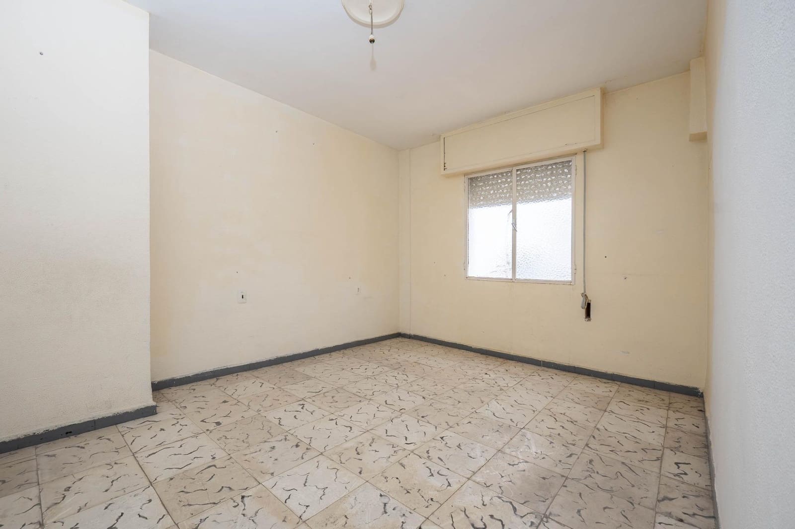 4 sovrum Lägenhet till salu i Granada stad - 135 000 € (Ref: 9473077)