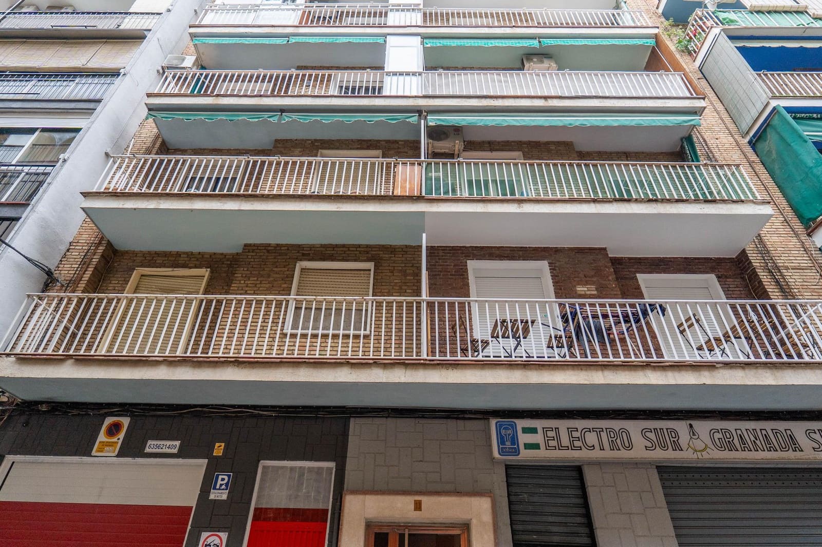 4 sovrum Lägenhet till salu i Granada stad - 135 000 € (Ref: 9473077)