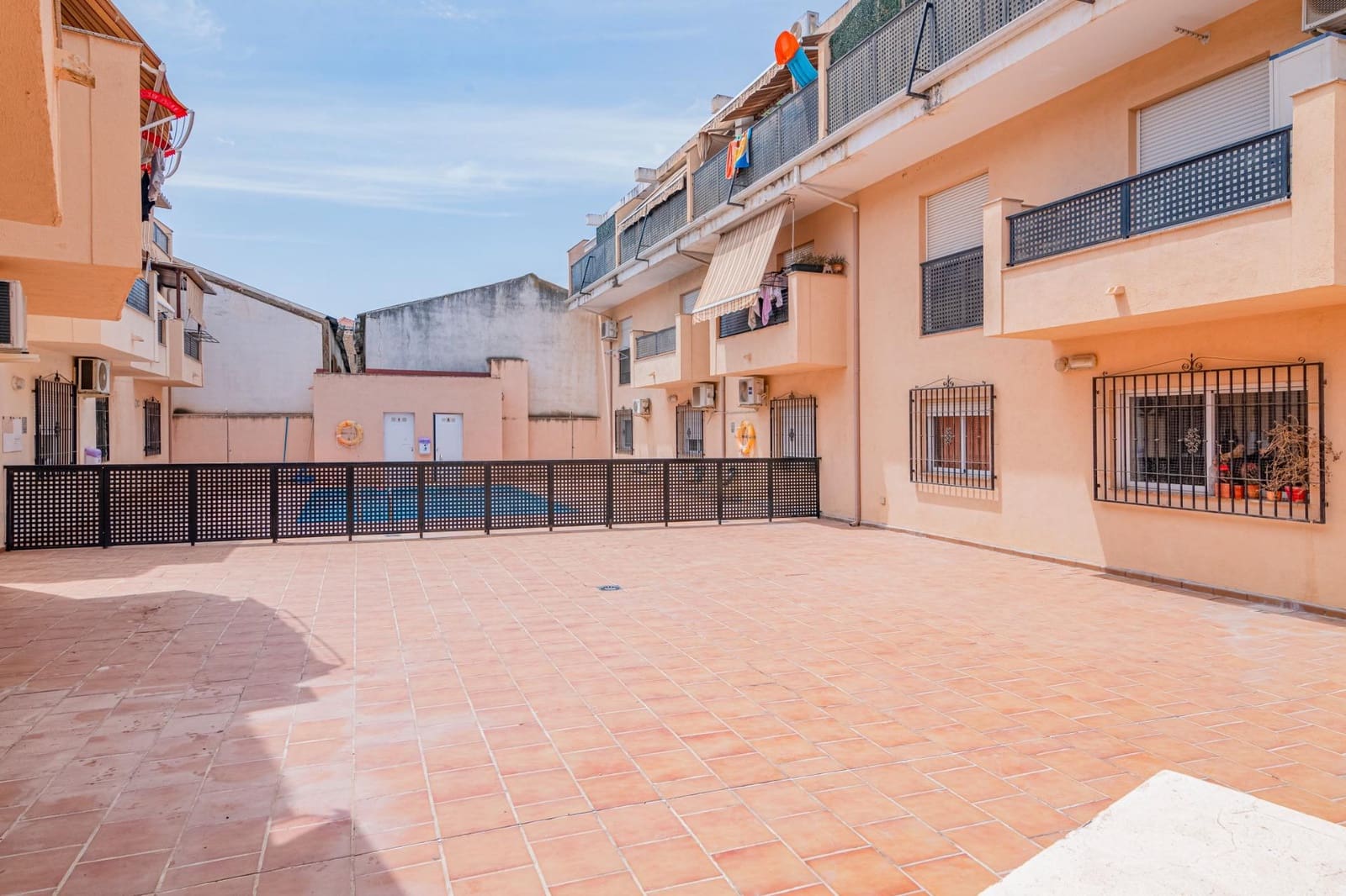 2 bedroom Flat for sale in Las Gabias with garage - € 156,000 (Ref: 9491534)