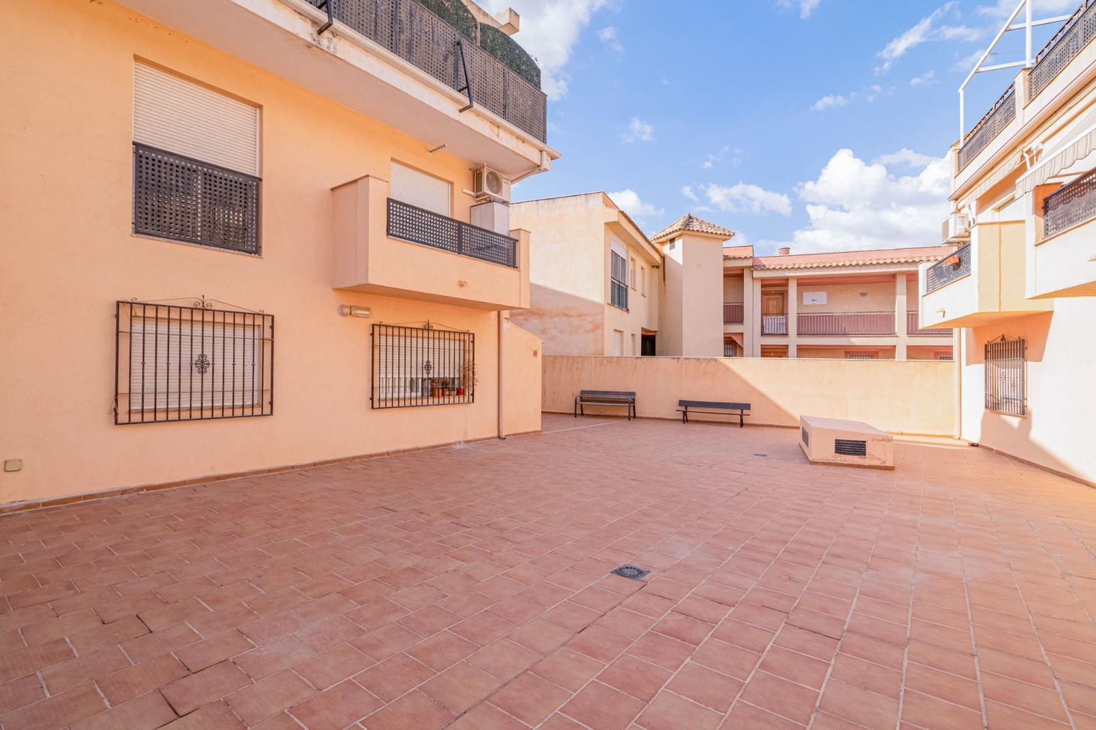 2 bedroom Flat for sale in Las Gabias with garage - € 156,000 (Ref: 9491534)