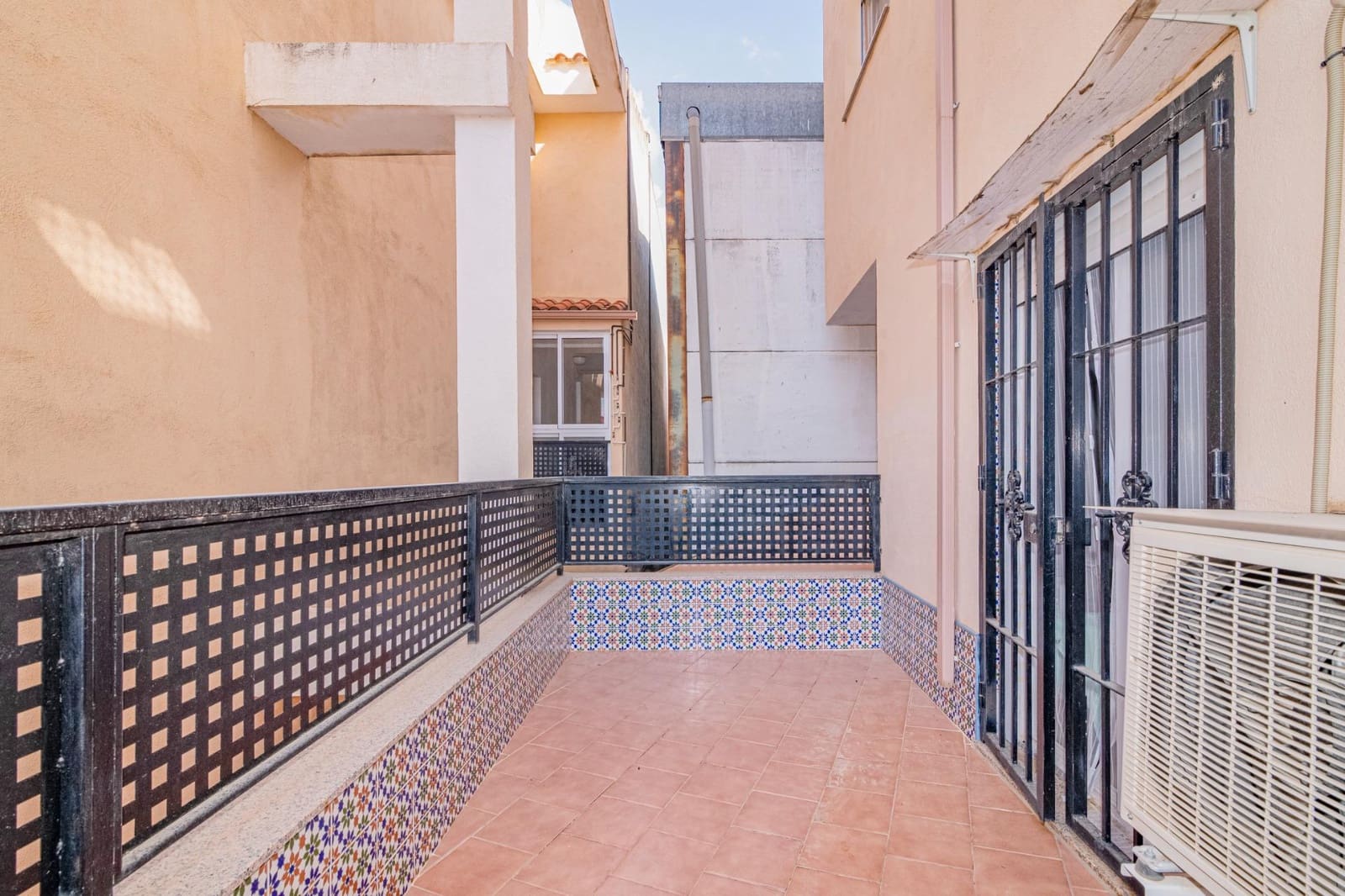 2 bedroom Flat for sale in Las Gabias with garage - € 156,000 (Ref: 9491534)