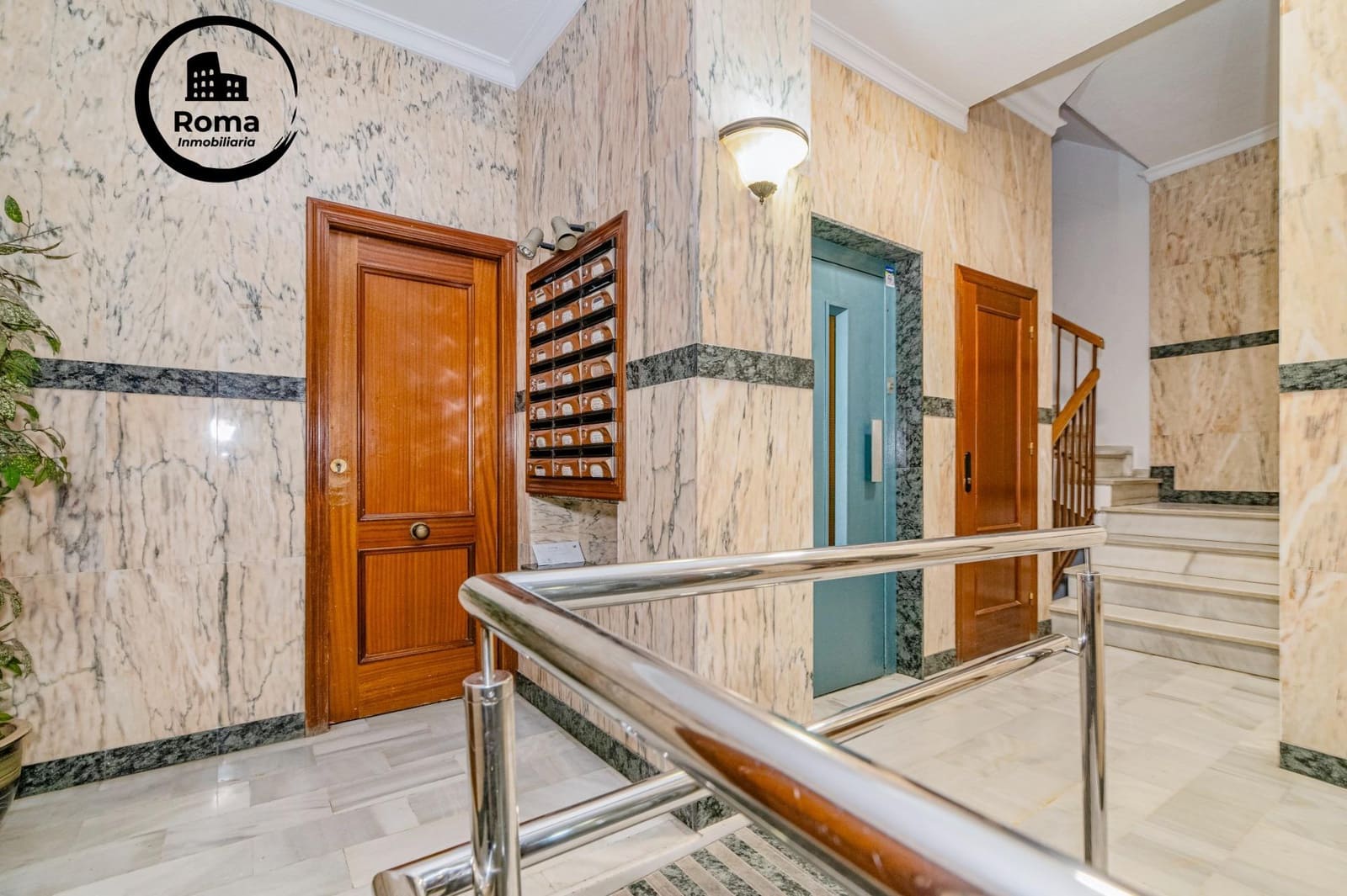 4 bedroom Flat for sale in Motril with garage - € 245,000 (Ref: 9491535)