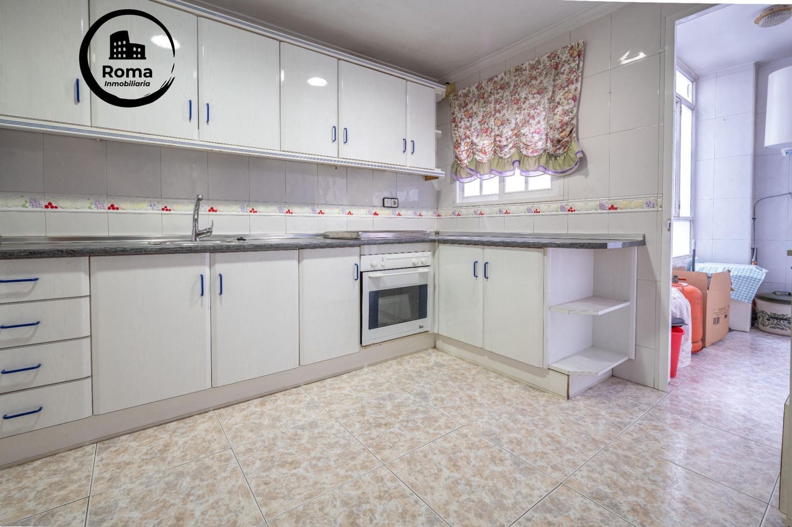 4 bedroom Flat for sale in Granada city with garage - € 375,000 (Ref: 9491544)