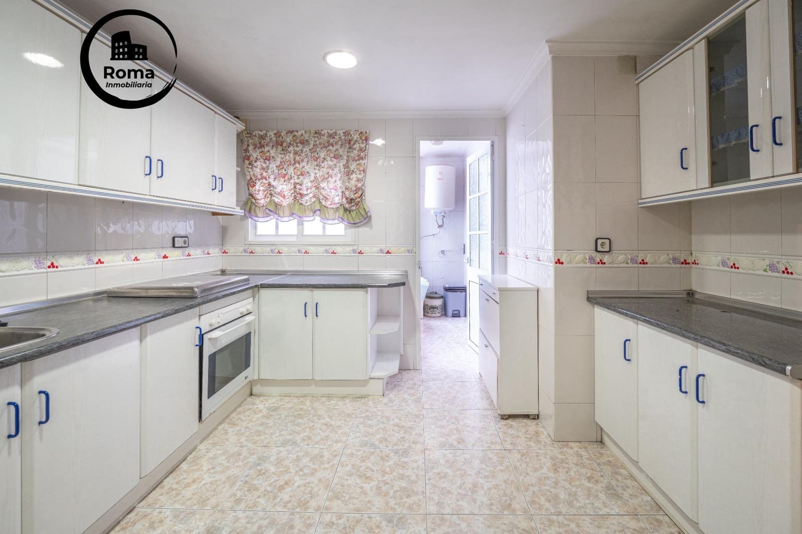 4 bedroom Flat for sale in Granada city with garage - € 375,000 (Ref: 9491544)