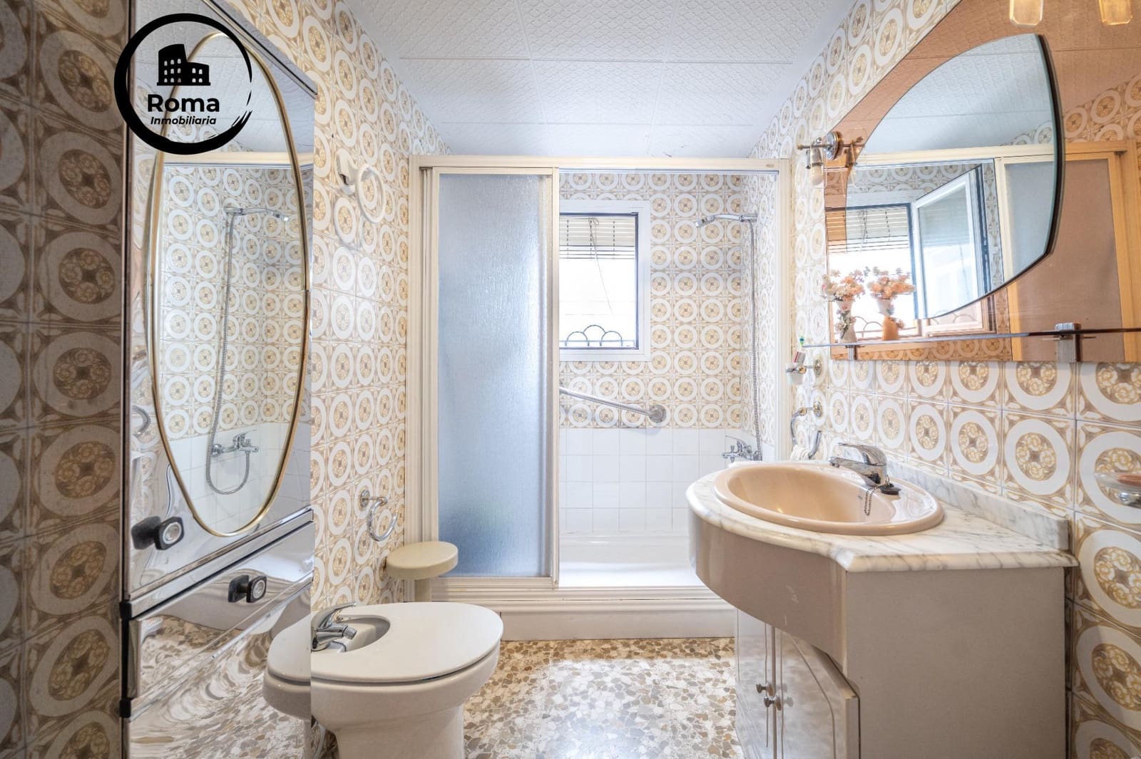 4 bedroom Flat for sale in Granada city with garage - € 375,000 (Ref: 9491544)