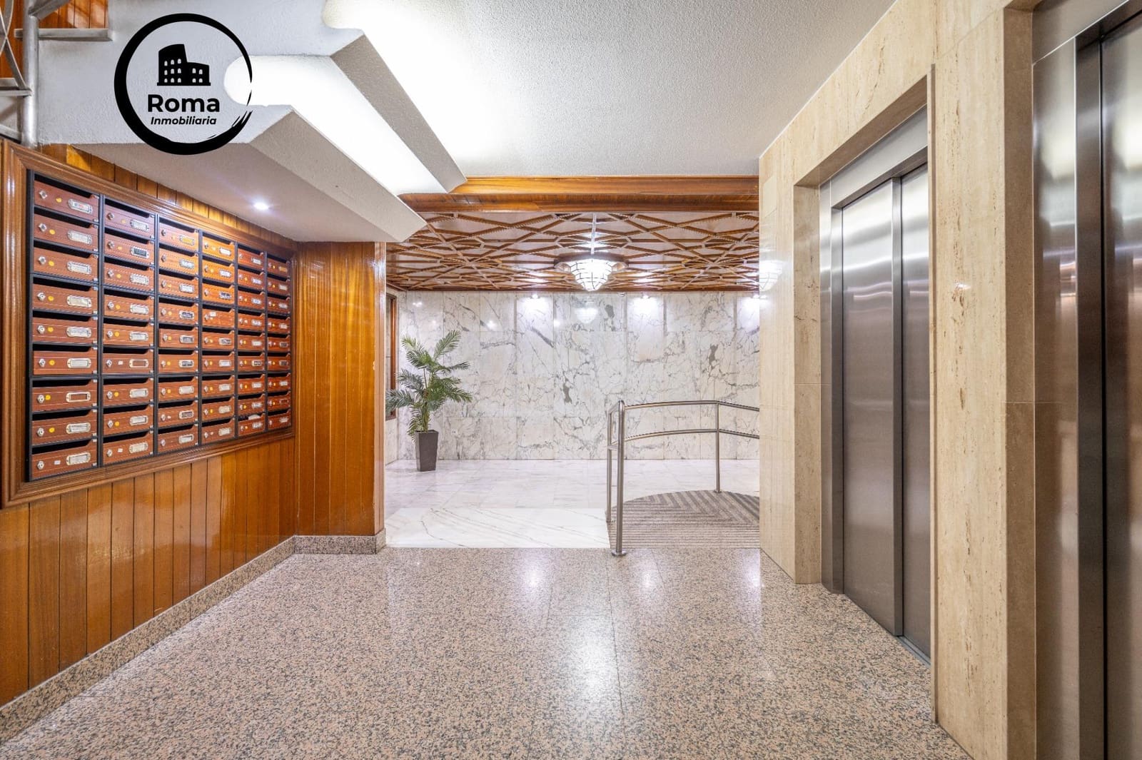 4 bedroom Flat for sale in Granada city with garage - € 375,000 (Ref: 9491544)