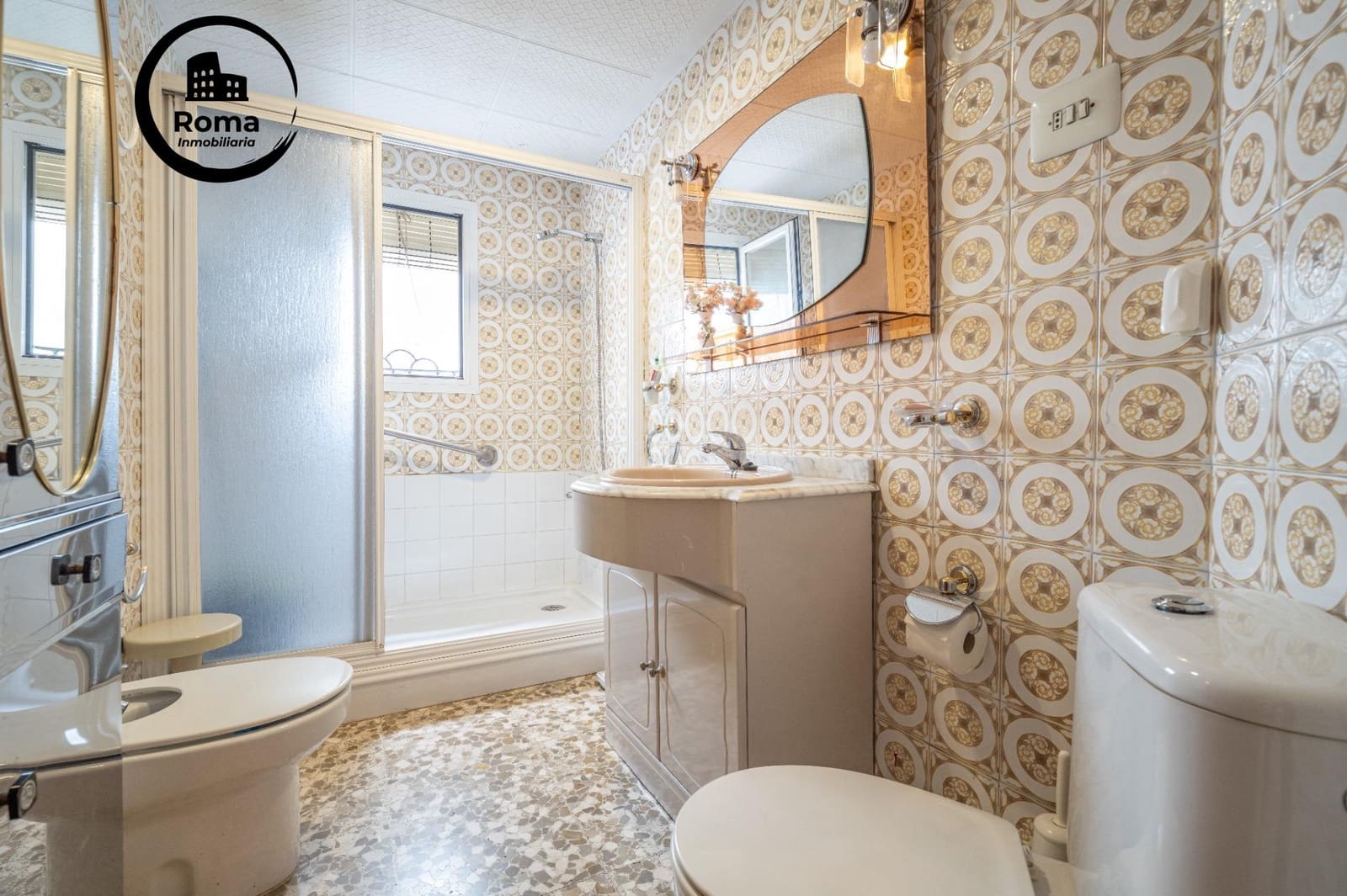 4 bedroom Flat for sale in Granada city with garage - € 375,000 (Ref: 9491545)