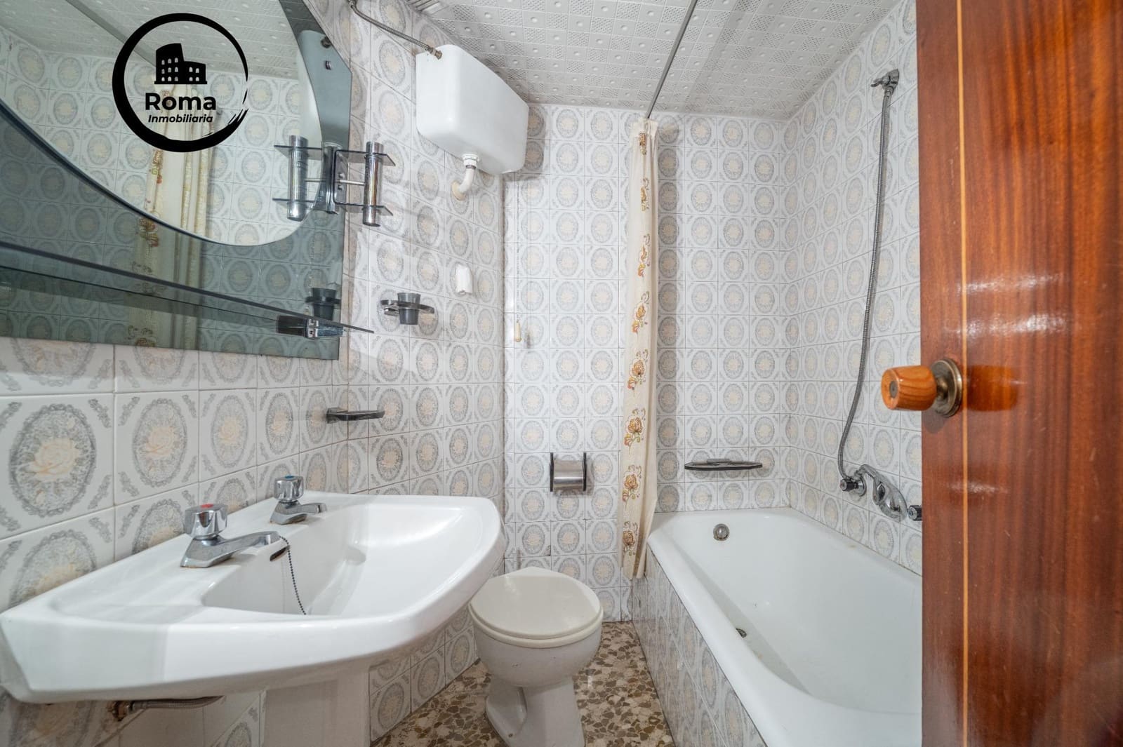 4 bedroom Flat for sale in Granada city with garage - € 375,000 (Ref: 9491545)