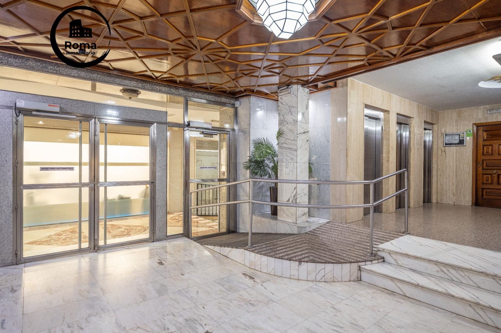 4 bedroom Flat for sale in Granada city with garage - € 375,000 (Ref: 9491545)