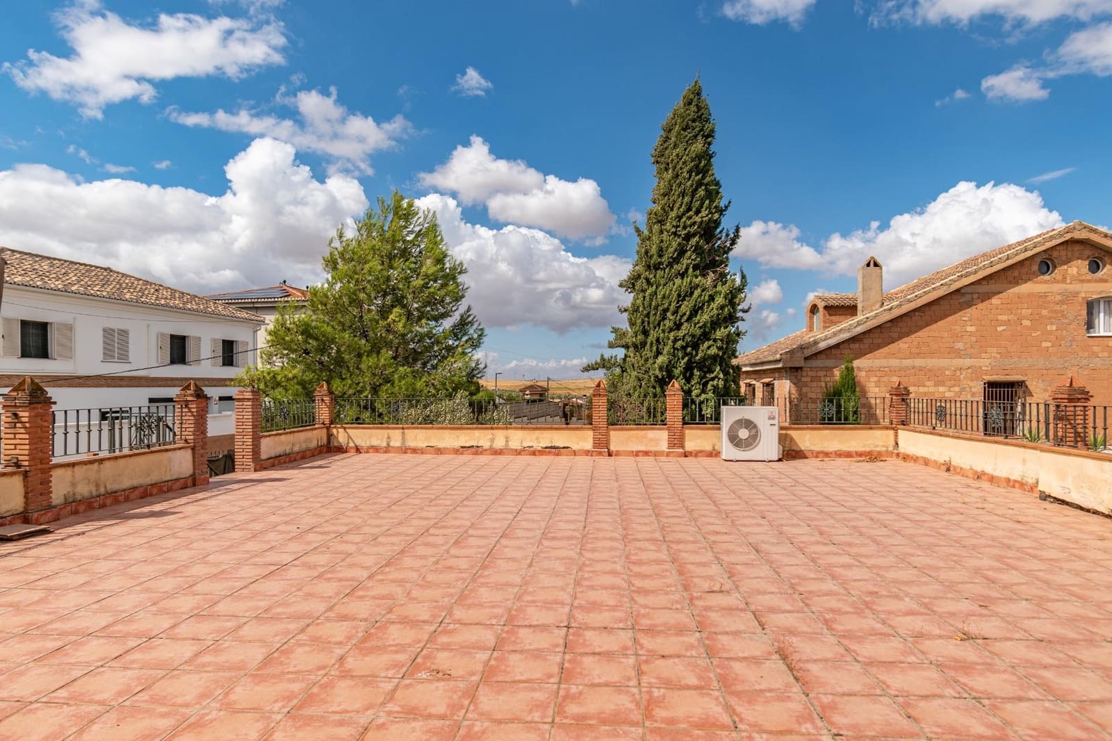 4 soveværelse Villa til salg i Otura med swimmingpool garage - € 319.000 (Ref: 9491552)