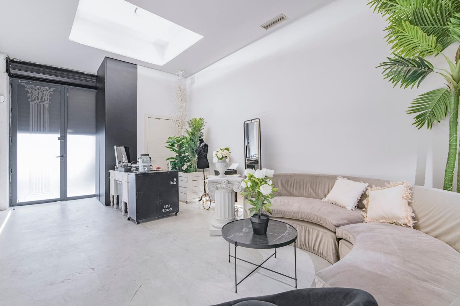 Commercial for sale in Granada city - € 267,000 (Ref: 9491558)