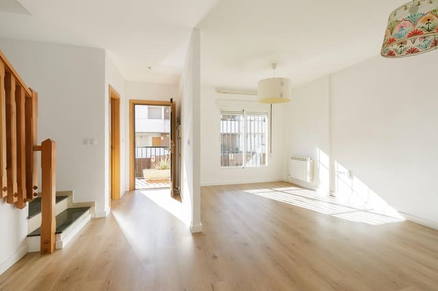 3 makuuhuone Rivitalo myytävänä paikassa Churriana de la Vega mukana 
autotalli - 289 000 € (Ref: 9491576)