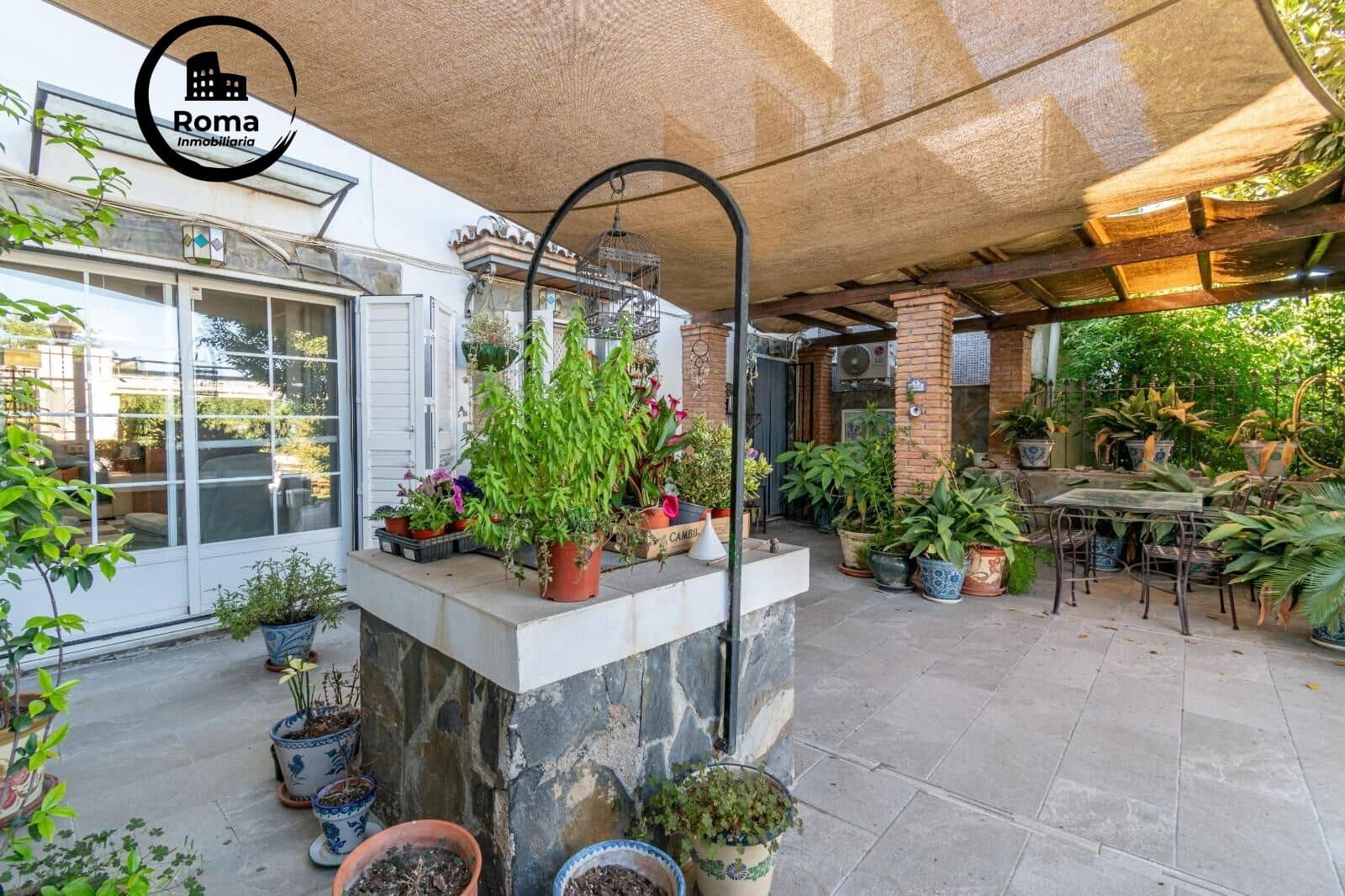 5 bedroom Villa for sale in Granada city with pool - € 350,000 (Ref: 9491582)