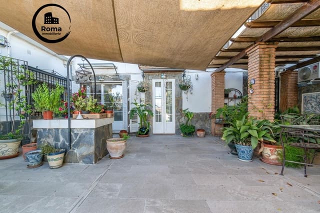 5 bedroom Villa for sale in Granada city with pool - € 350,000 (Ref: 9491582)