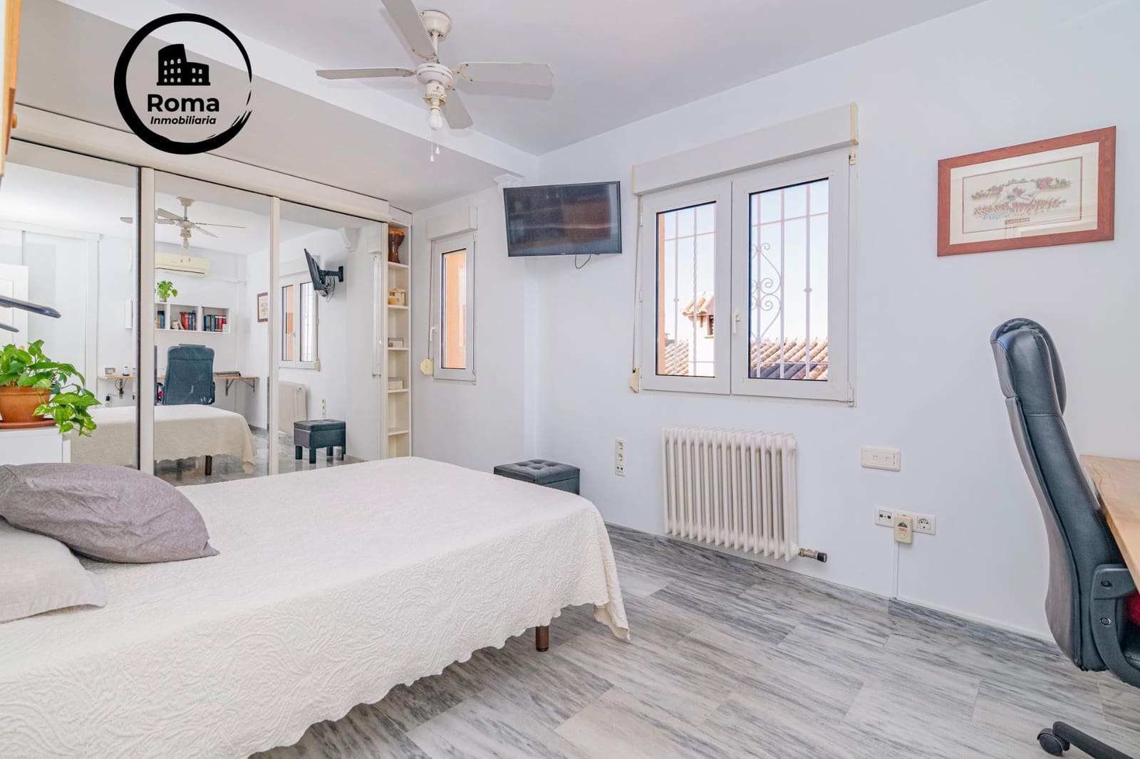 Chalet de 5 habitaciones en Jun en venta con piscina garaje - 289.900 € (Ref: 9491586)