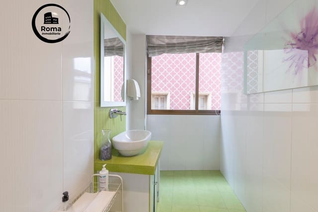 3 bedroom Office for sale in Centro, Granada city - € 290,000 (Ref: 9494697)