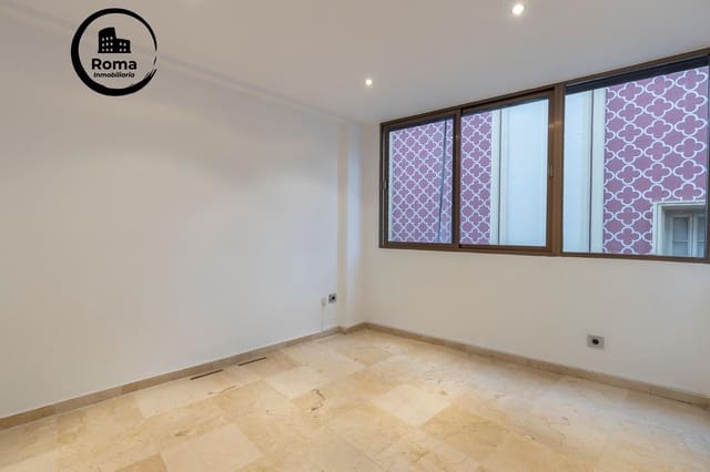 3 bedroom Office for sale in Centro, Granada city - € 290,000 (Ref: 9494697)