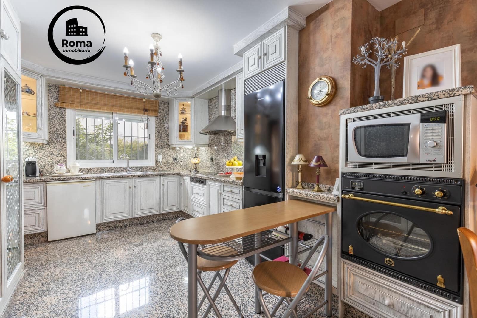 Chalet de 4 habitaciones en Atarfe en venta - 380.000 € (Ref: 9495409)