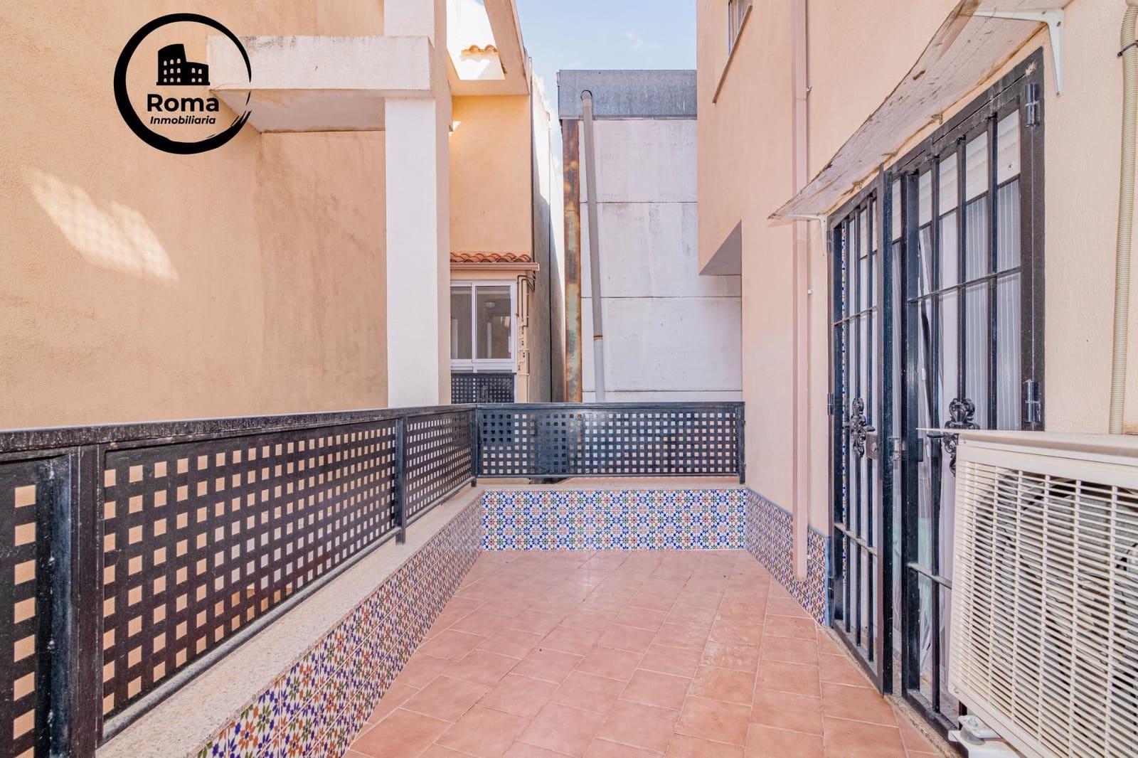 Piso de 2 habitaciones en Las Gabias en venta con garaje - 156.000 € (Ref: 9502501)