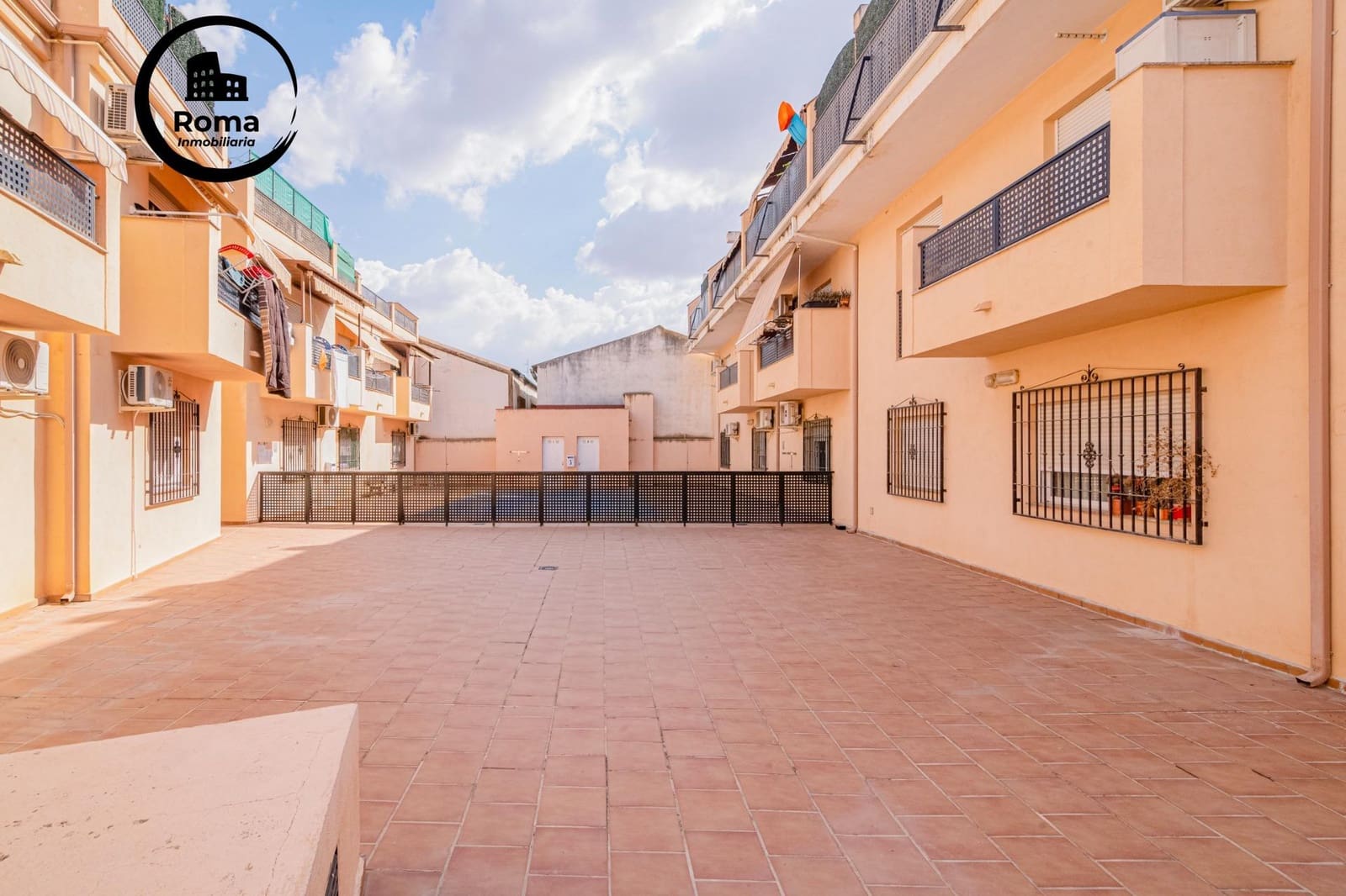 Piso de 2 habitaciones en Las Gabias en venta con garaje - 156.000 € (Ref: 9502501)