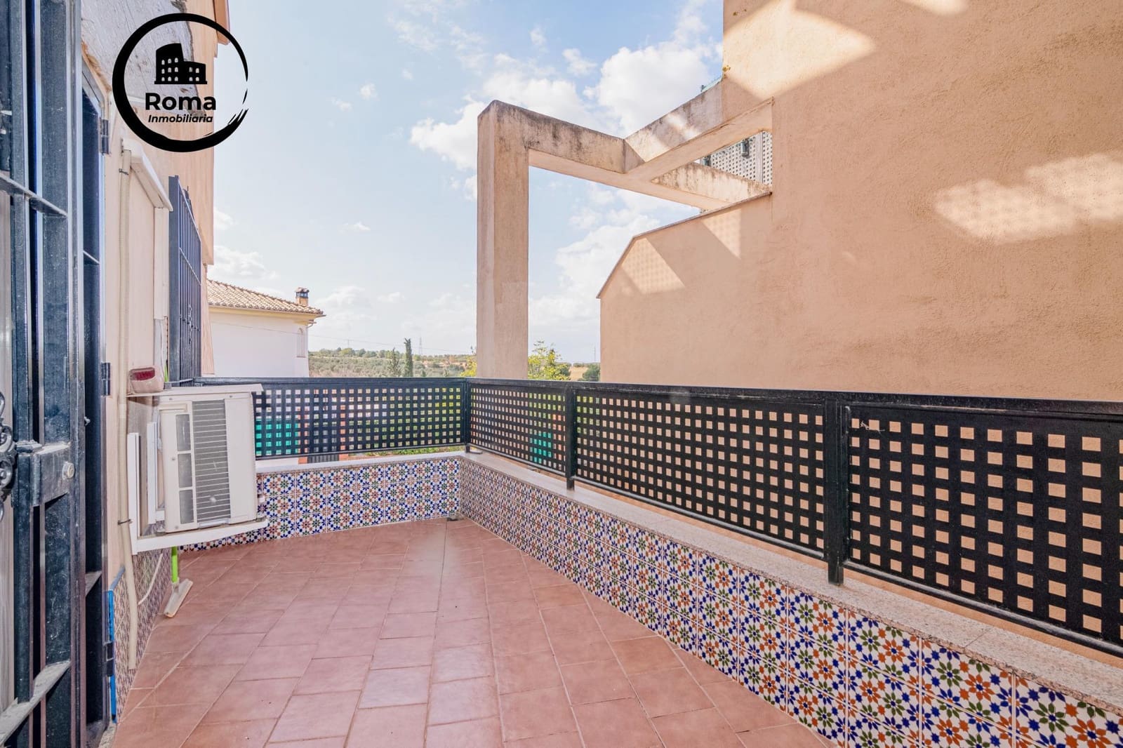 Piso de 2 habitaciones en Las Gabias en venta con garaje - 156.000 € (Ref: 9502501)