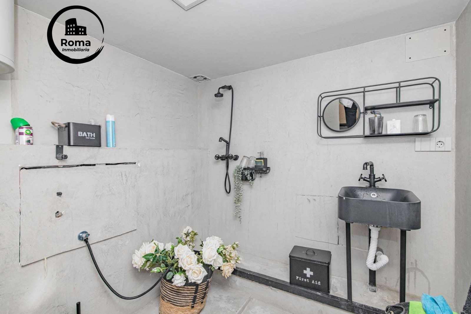 Commercial for sale in Granada city - € 267,000 (Ref: 9502508)