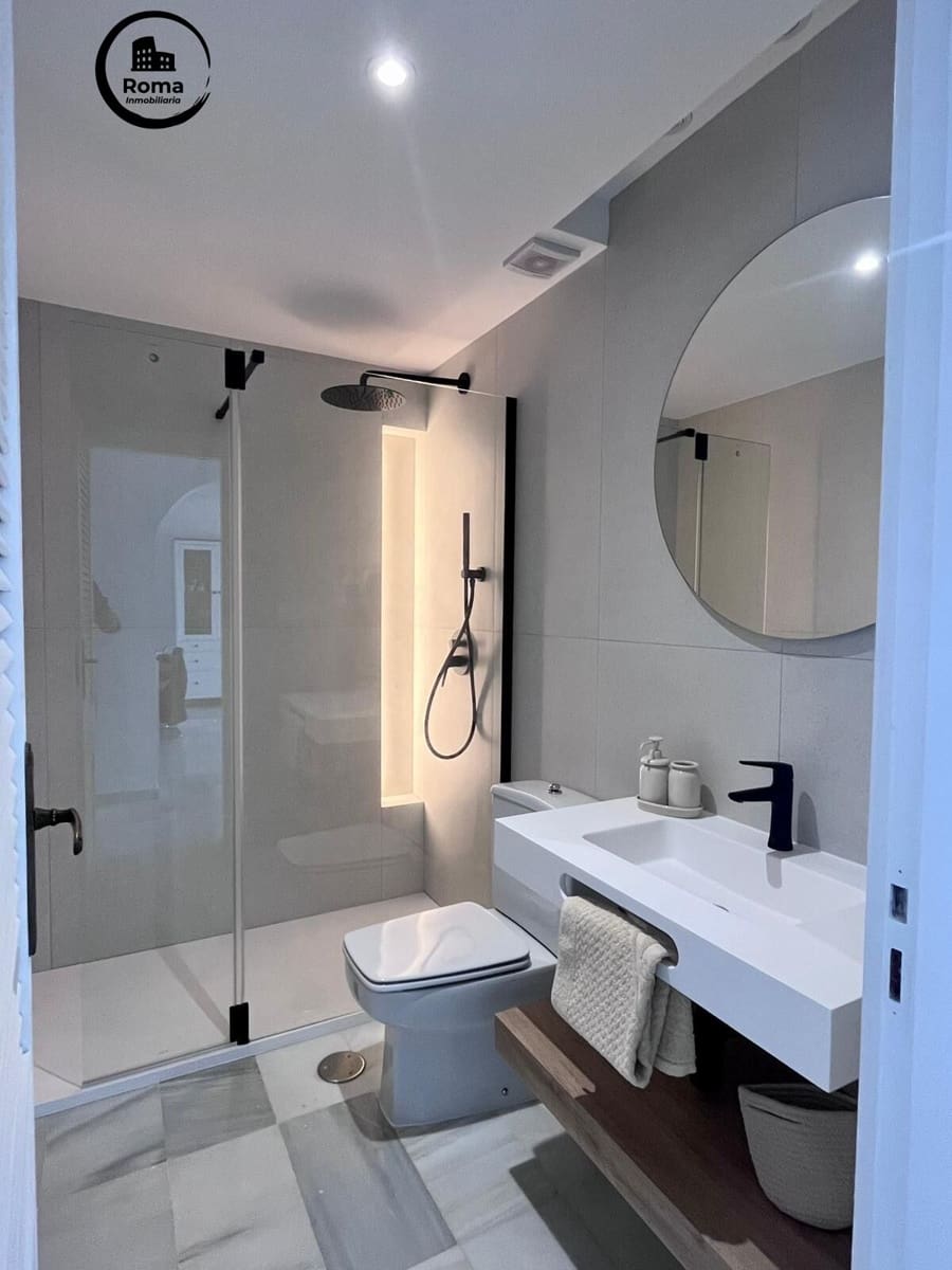 2 bedroom Flat for sale in La Herradura - € 385,000 (Ref: 9502518)