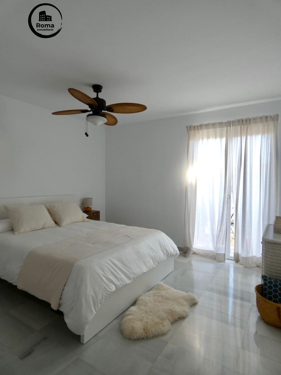 2 bedroom Flat for sale in La Herradura - € 385,000 (Ref: 9502518)