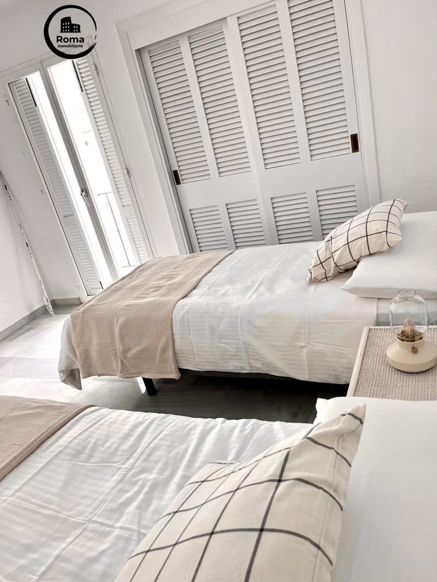 2 bedroom Flat for sale in La Herradura - € 385,000 (Ref: 9502518)