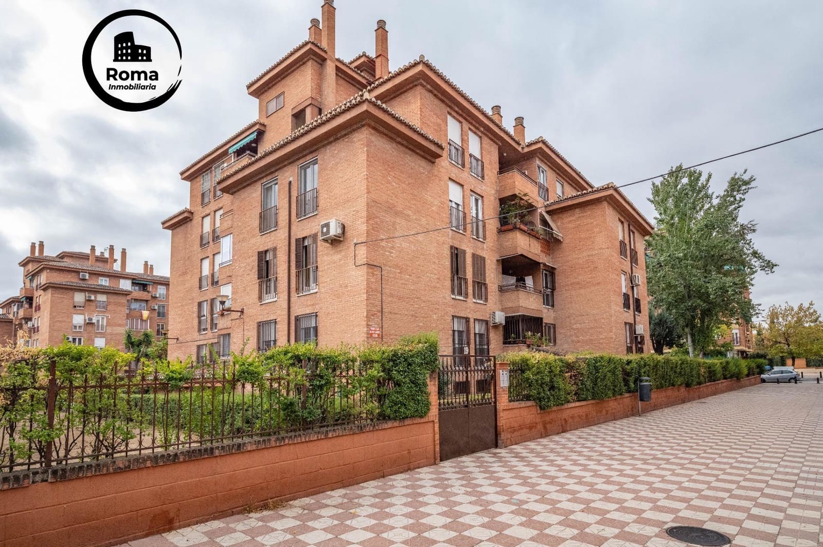 4 bedroom Flat for sale in Granada city with garage - € 285,000 (Ref: 9502523)