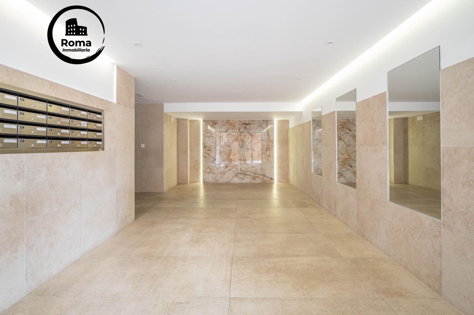 4 bedroom Flat for sale in Granada city with garage - € 285,000 (Ref: 9502523)