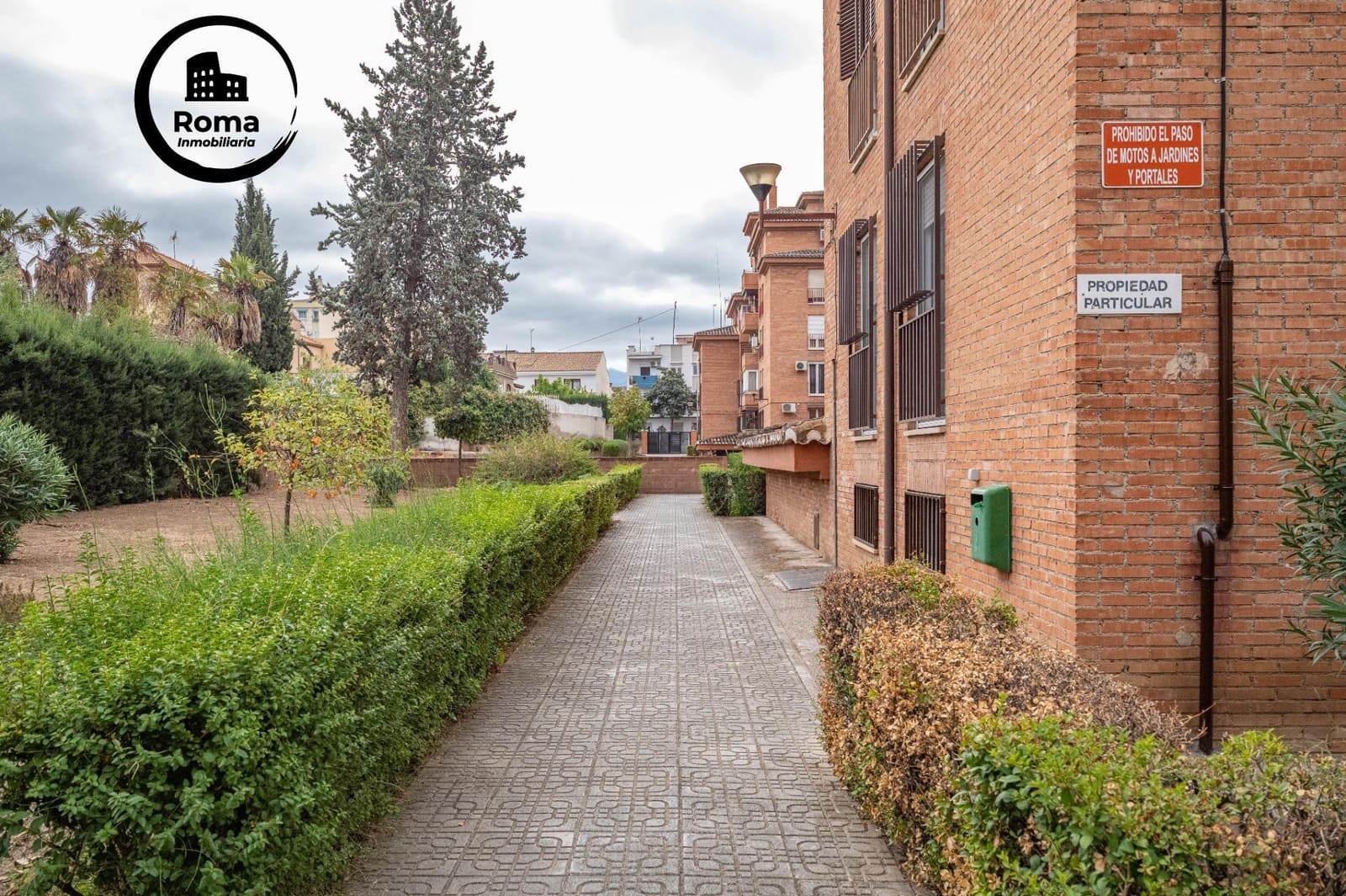 4 bedroom Flat for sale in Granada city with garage - € 285,000 (Ref: 9502523)