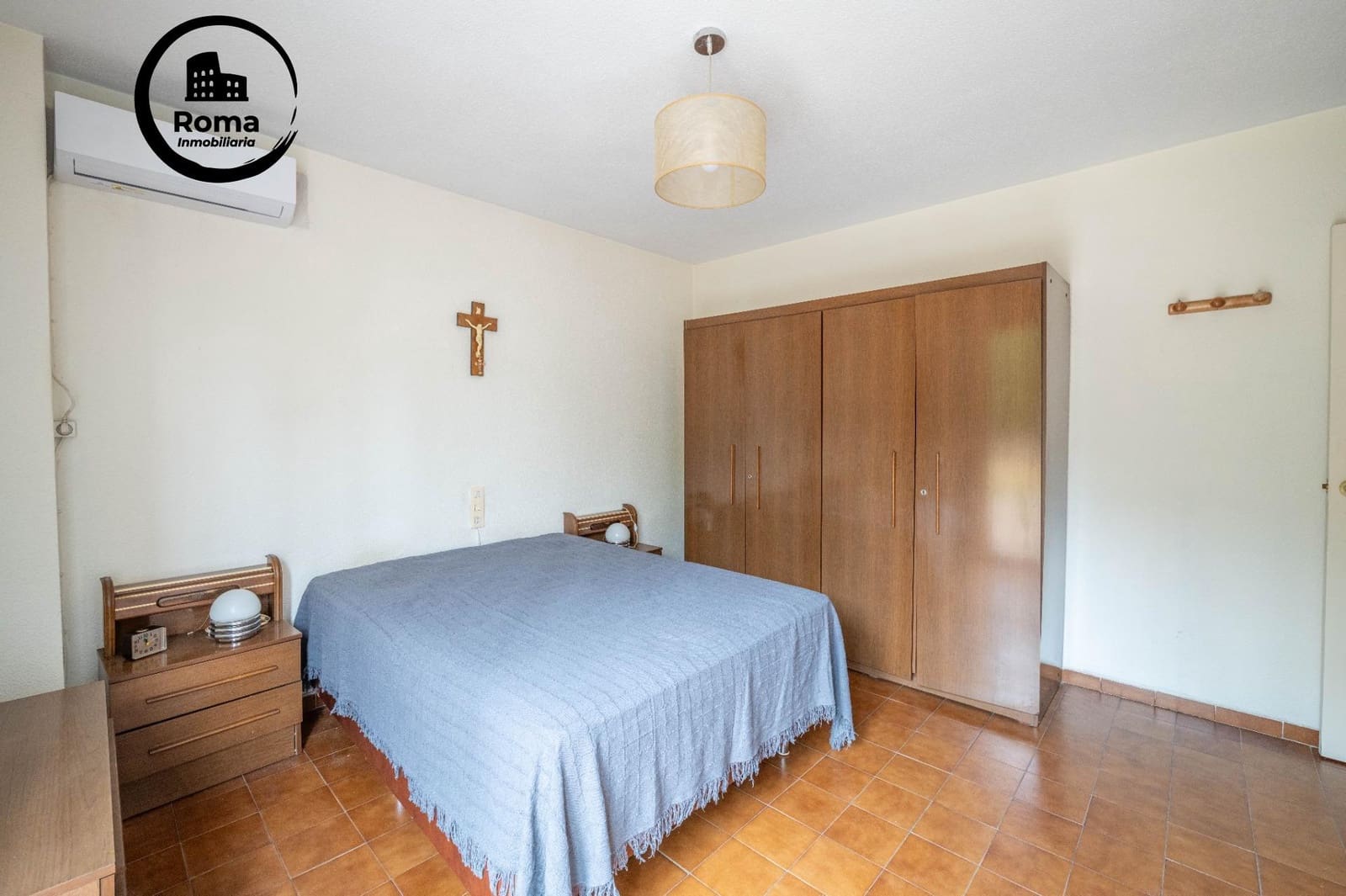 4 bedroom Flat for sale in Granada city with garage - € 285,000 (Ref: 9502523)