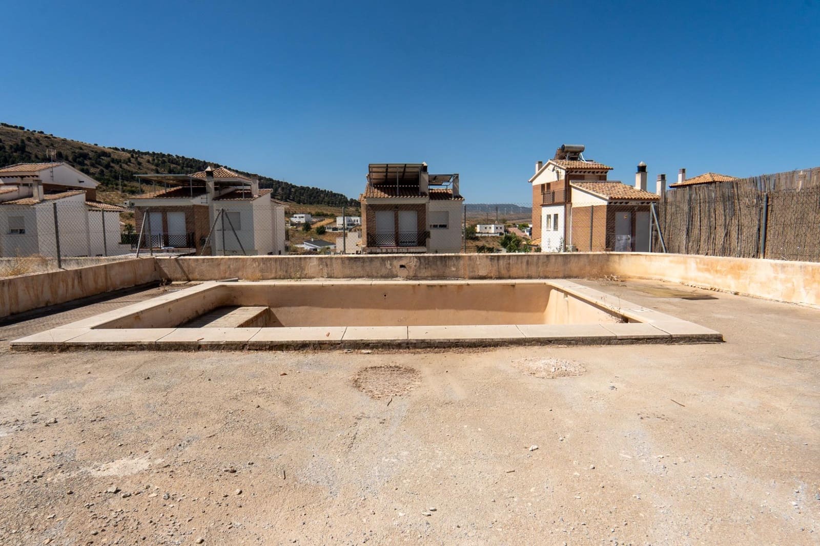 4 bedroom Villa for sale in Dilar with pool garage - € 280,000 (Ref: 9502525)