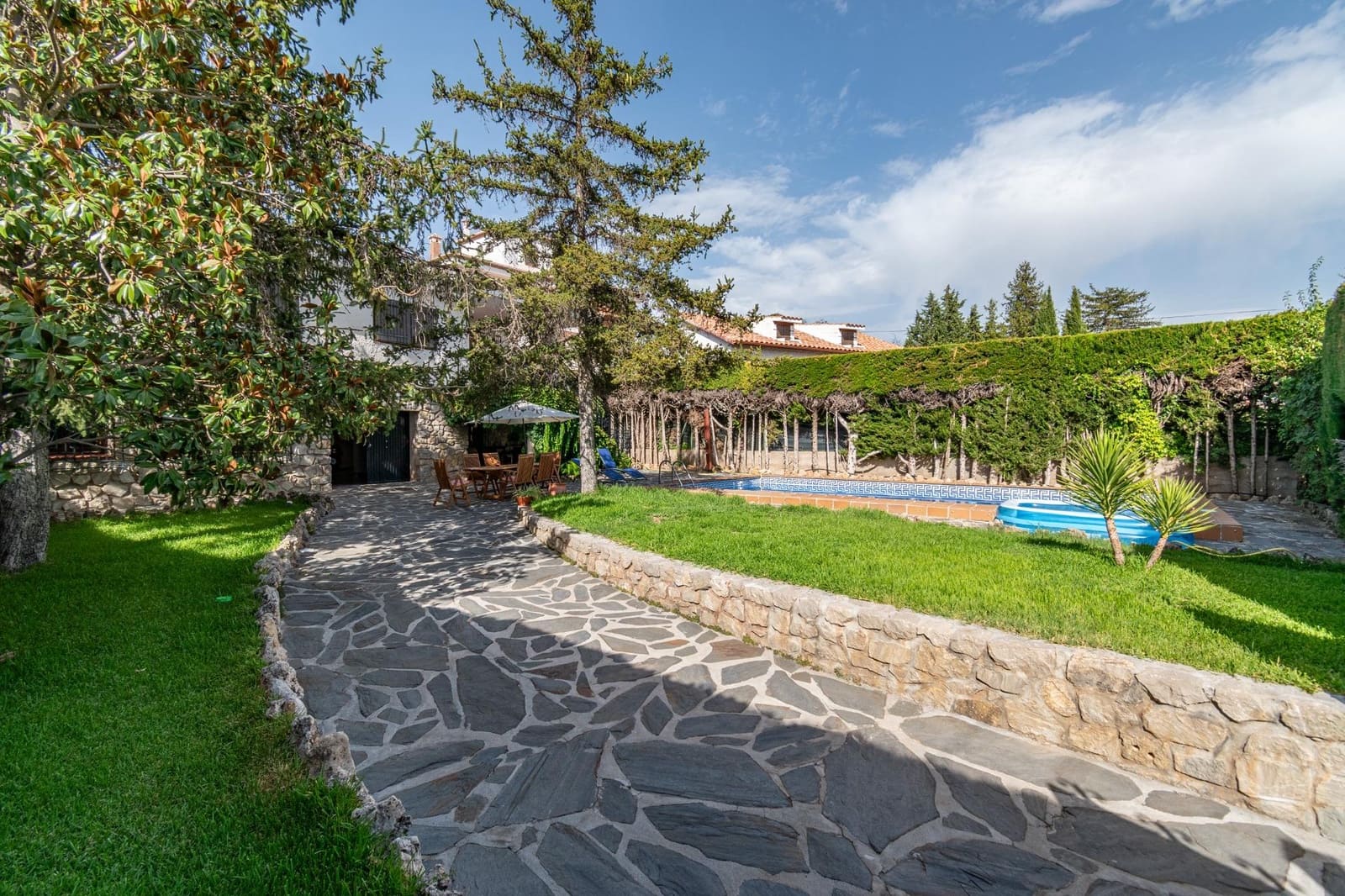 4 slaapkamer Villa te koop in Huetor Santillan met zwembad garage - € 278.000 (Ref: 9502528)