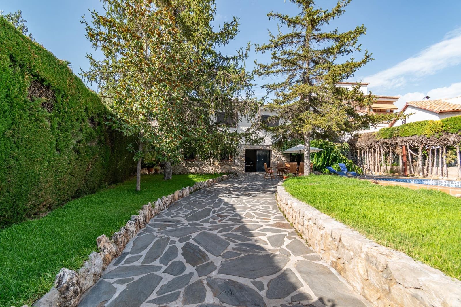 4 slaapkamer Villa te koop in Huetor Santillan met zwembad garage - € 278.000 (Ref: 9502528)