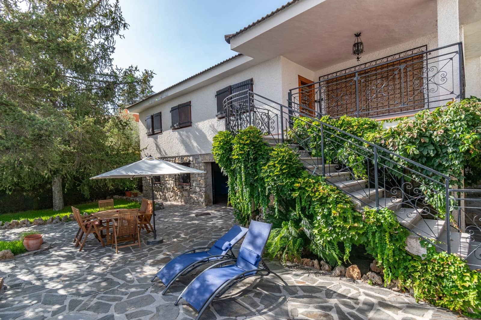 4 slaapkamer Villa te koop in Huetor Santillan met zwembad garage - € 278.000 (Ref: 9502528)