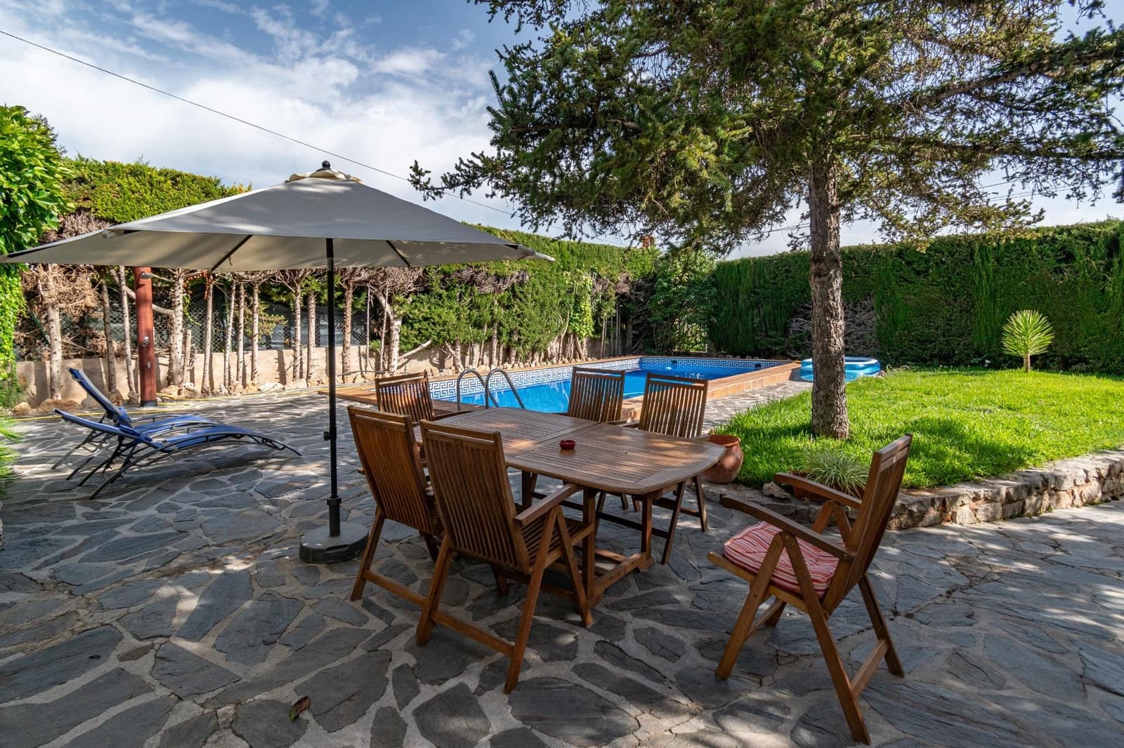 4 slaapkamer Villa te koop in Huetor Santillan met zwembad garage - € 278.000 (Ref: 9502528)