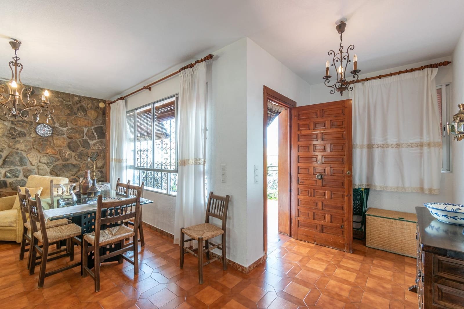 4 slaapkamer Villa te koop in Huetor Santillan met zwembad garage - € 278.000 (Ref: 9502528)