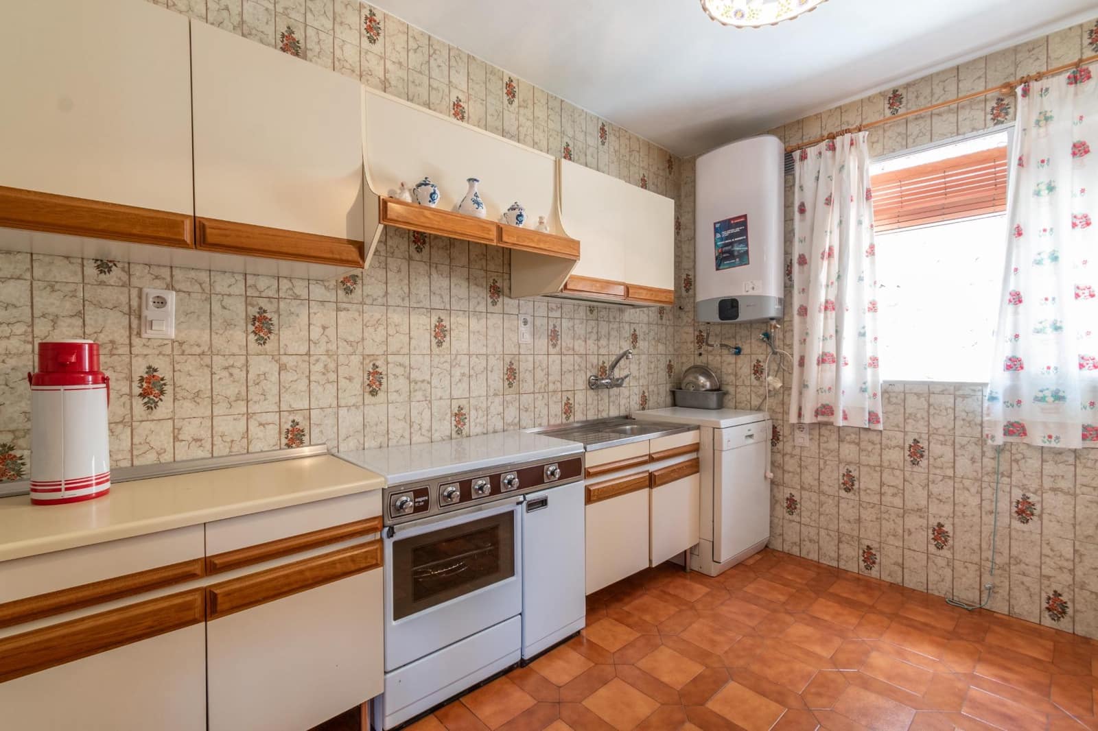 4 slaapkamer Villa te koop in Huetor Santillan met zwembad garage - € 278.000 (Ref: 9502528)