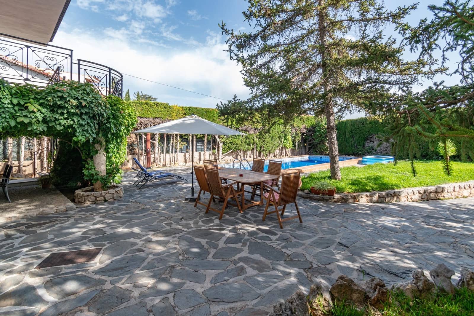 4 slaapkamer Villa te koop in Huetor Santillan met zwembad garage - € 278.000 (Ref: 9502528)