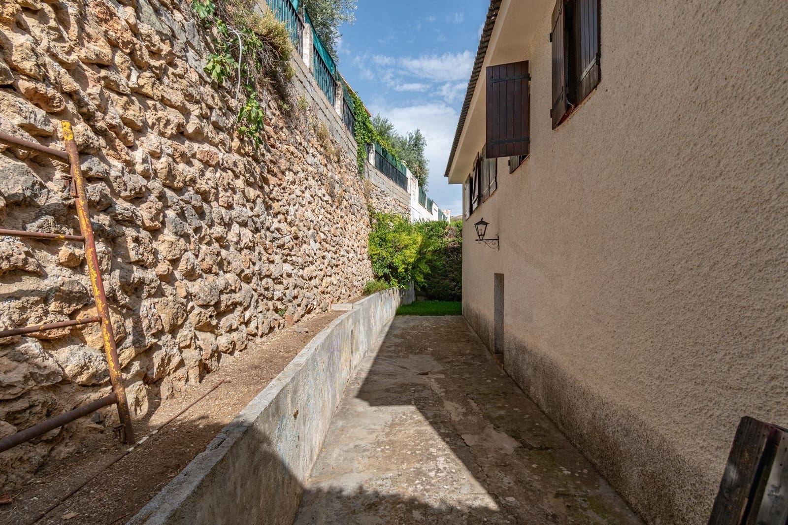 4 slaapkamer Villa te koop in Huetor Santillan met zwembad garage - € 278.000 (Ref: 9502528)