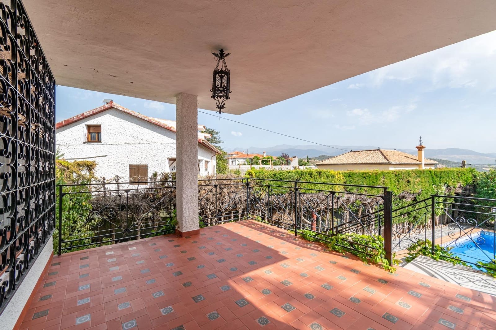 4 slaapkamer Villa te koop in Huetor Santillan met zwembad garage - € 278.000 (Ref: 9502528)