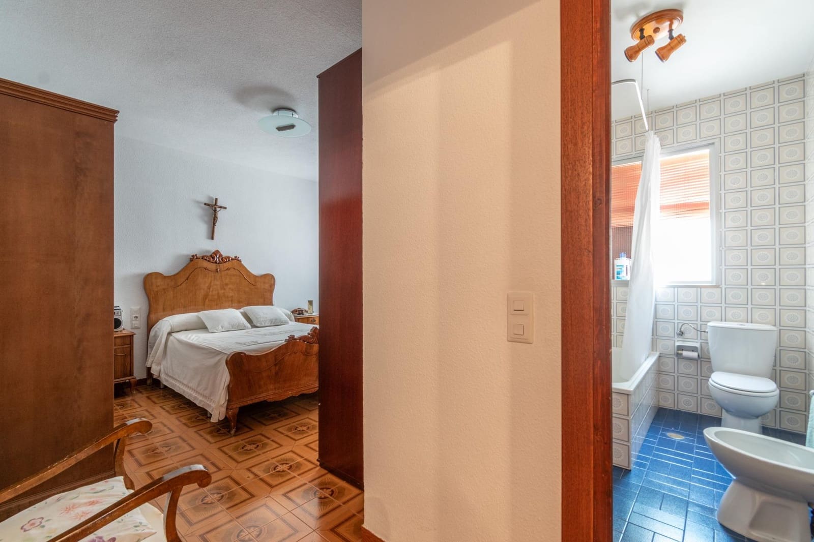 4 slaapkamer Villa te koop in Huetor Santillan met zwembad garage - € 278.000 (Ref: 9502528)