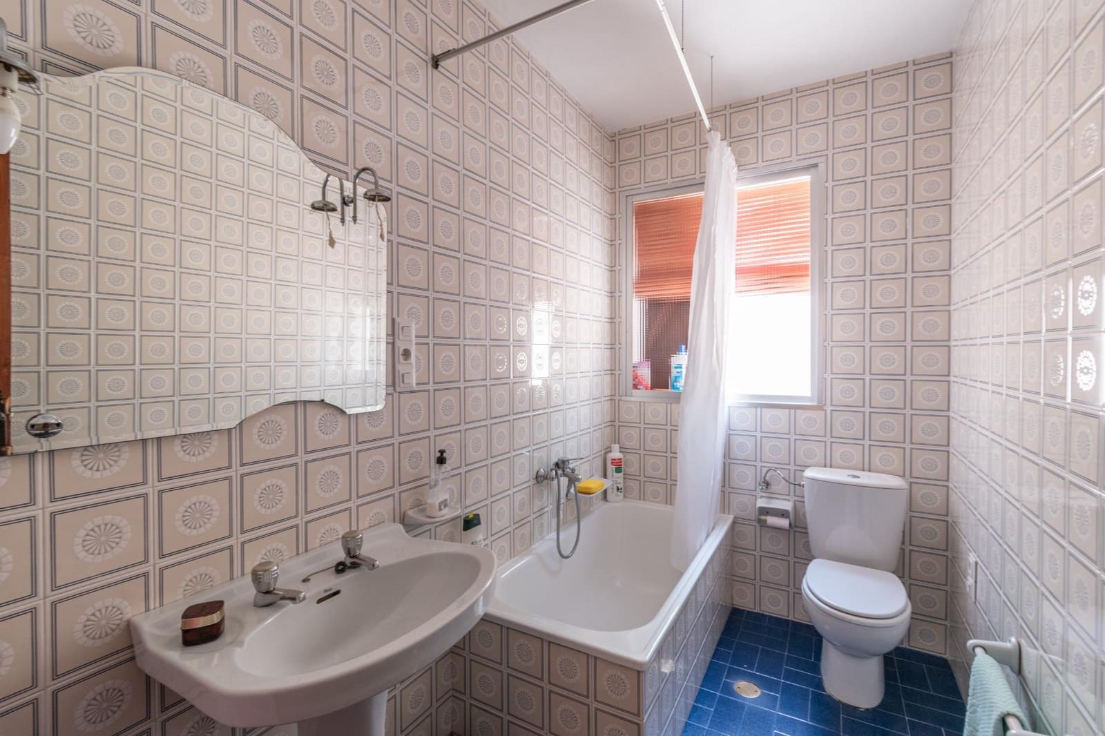 4 slaapkamer Villa te koop in Huetor Santillan met zwembad garage - € 278.000 (Ref: 9502528)